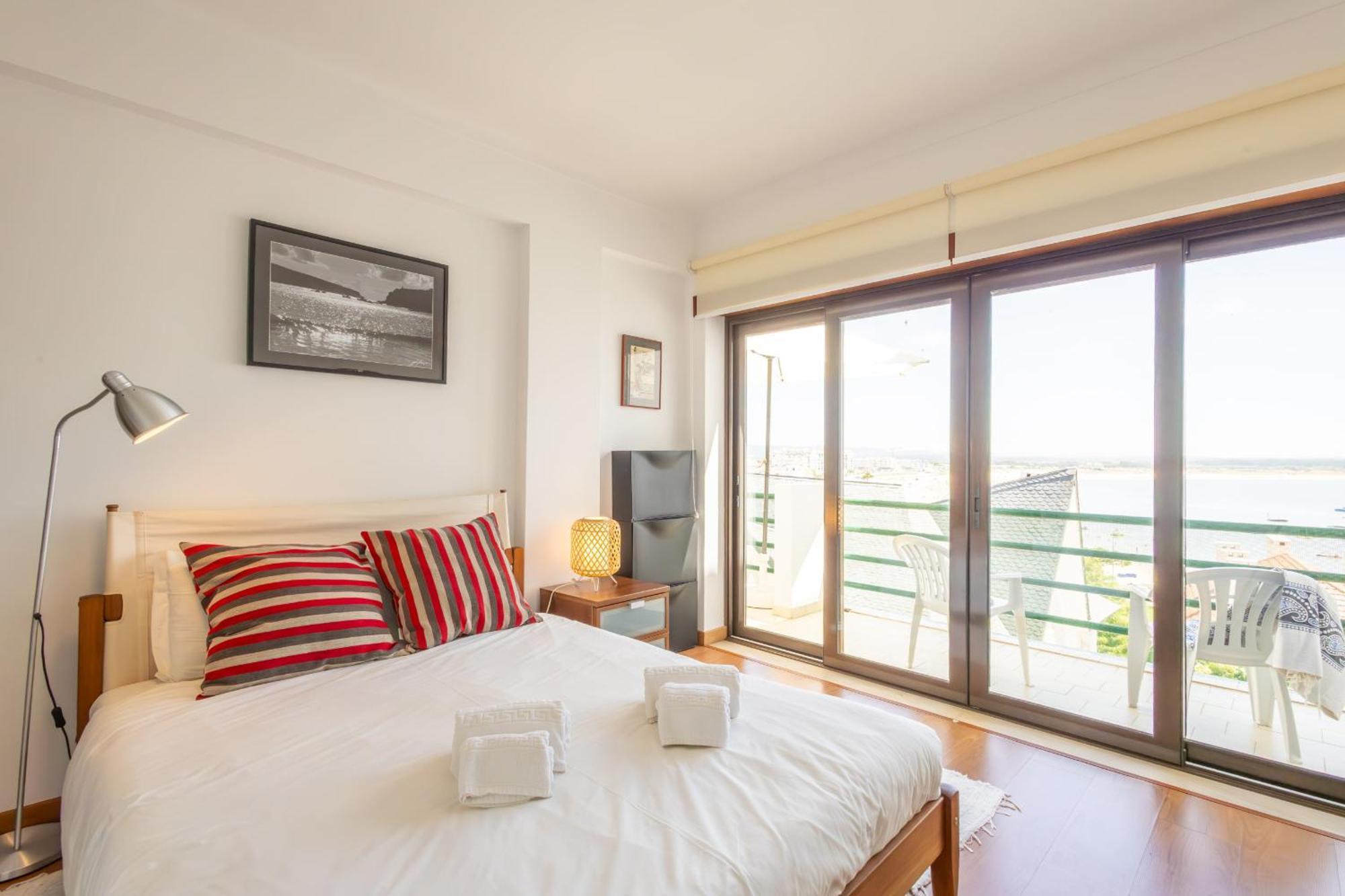 Concha Mar Com Vista Sobre A Baia Appartement São Martinho do Porto Buitenkant foto