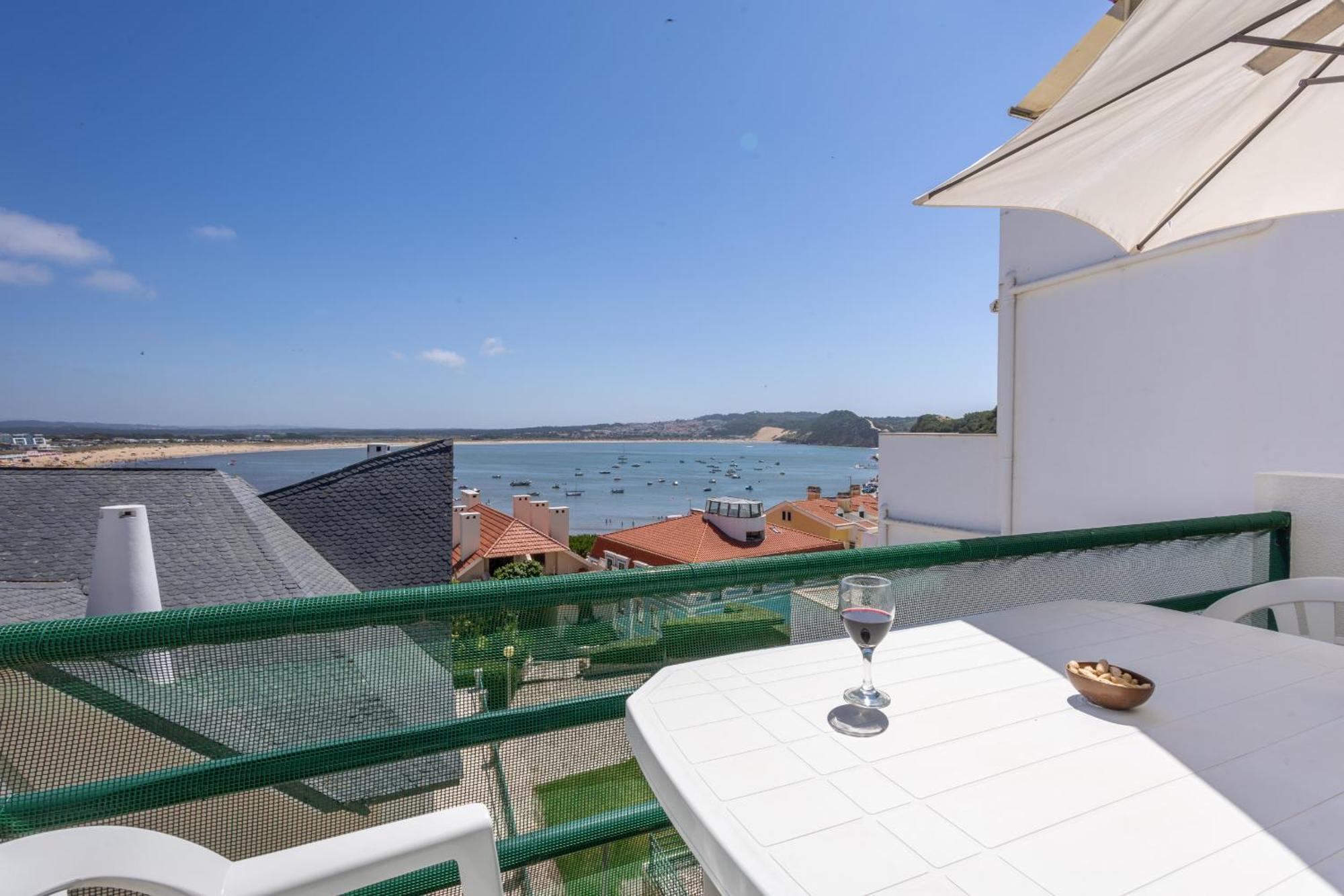 Concha Mar Com Vista Sobre A Baia Appartement São Martinho do Porto Buitenkant foto