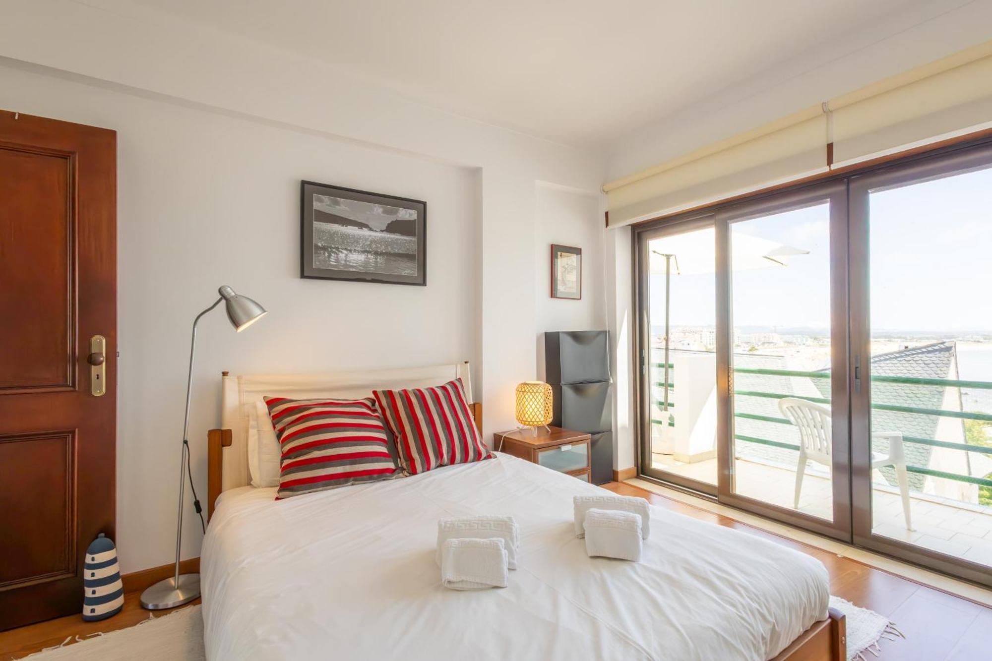 Concha Mar Com Vista Sobre A Baia Appartement São Martinho do Porto Buitenkant foto