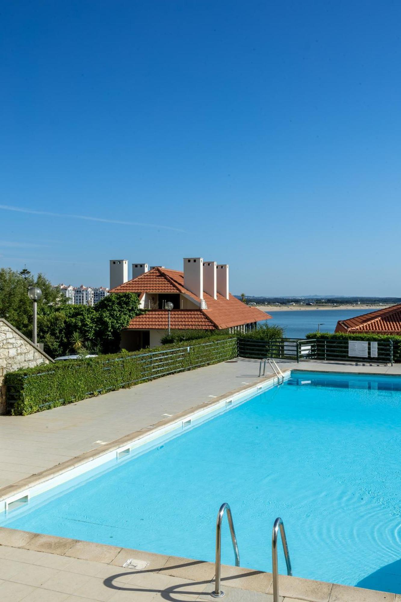 Concha Mar Com Vista Sobre A Baia Appartement São Martinho do Porto Buitenkant foto